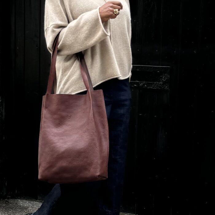 PKirkwood-Lene-Tote-Bag-Chestnut-arm-bend-AW24